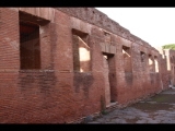 01528 ostia - regio ii - insula vi - casa del soffitto dipinto (ii,vi,5-6) - via della fontana - fenster zu den raeumen (2) zwei fenster, (4) -tuer und fenster - und (5) - 01-2024.jpg